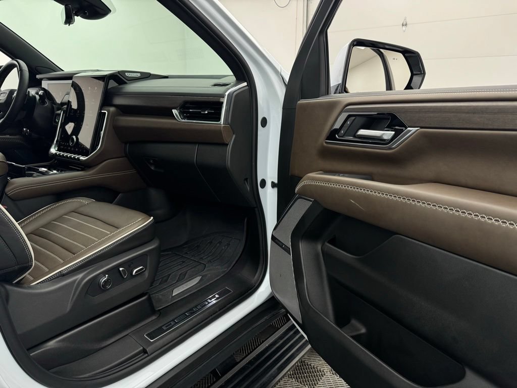 Used 2026 GMC Yukon Denali Ultimate AWD/4WD image 44