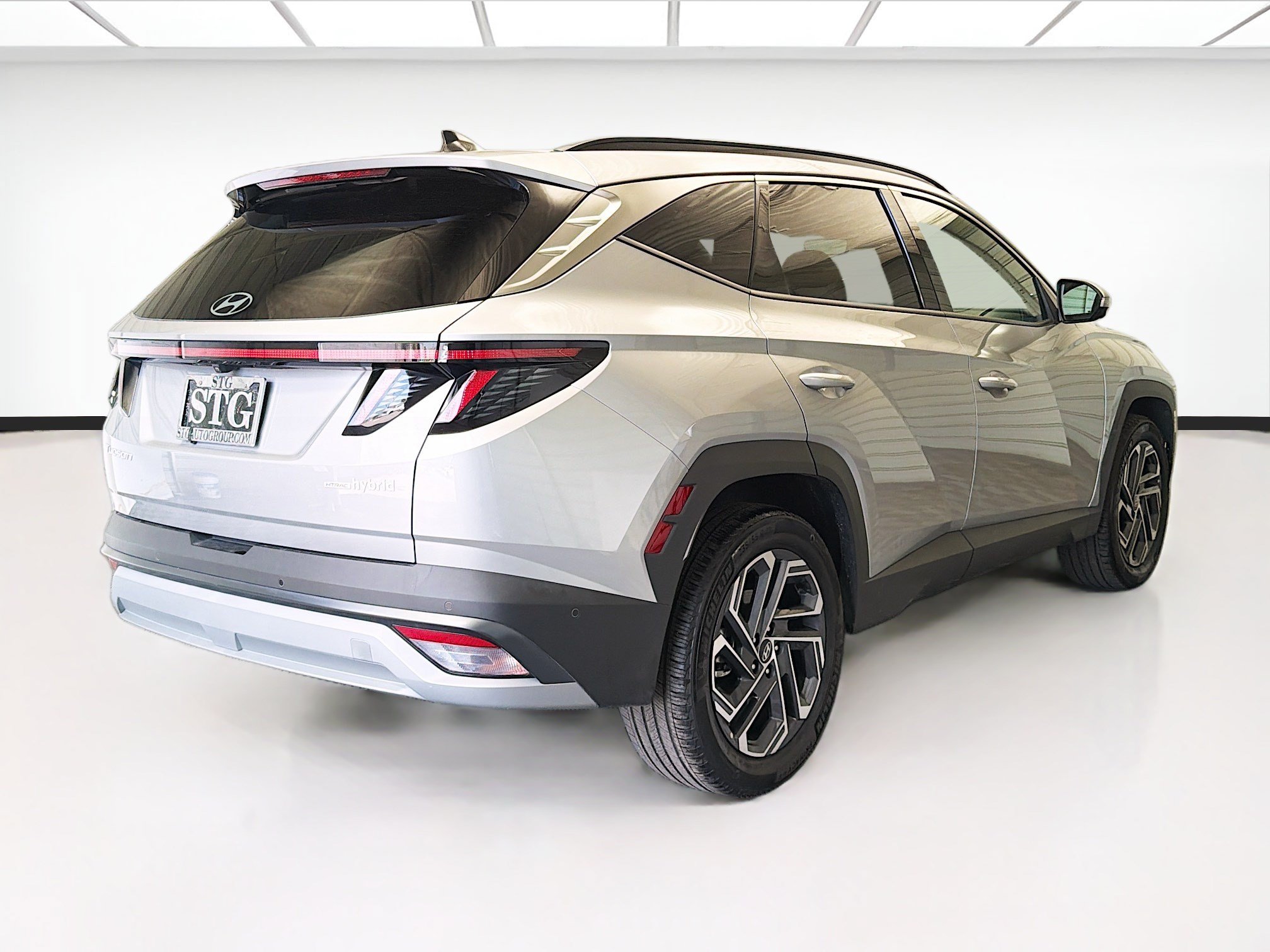 Used 2025 Hyundai Tucson Limited AWD/4WD image 4