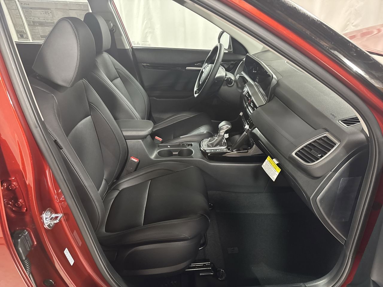 Certified 2025 Kia Seltos SX w/ SX Sunroof Package image 31