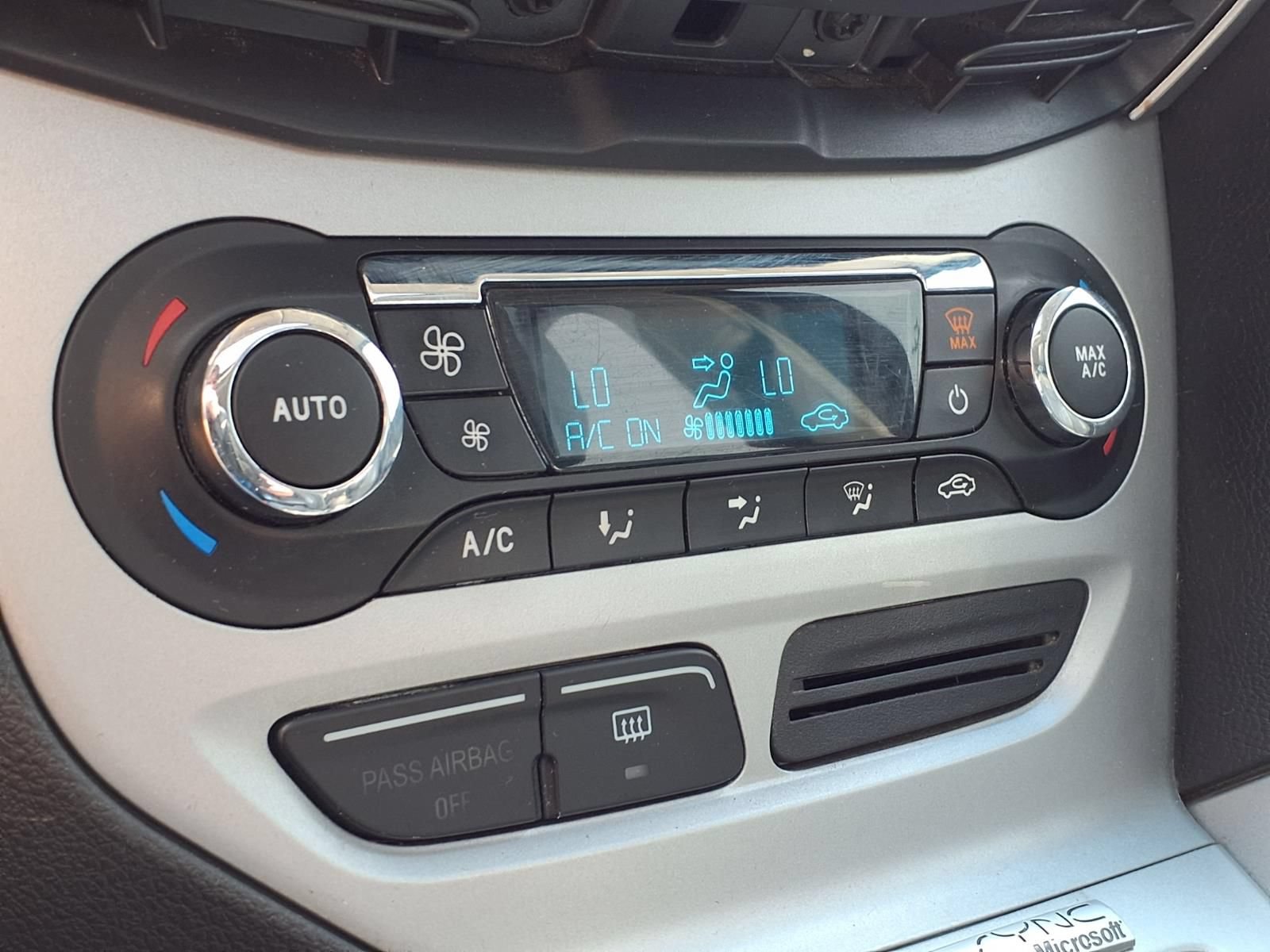Used 2014 Ford Focus SE w/ Equipment Group 201A FWD image 23