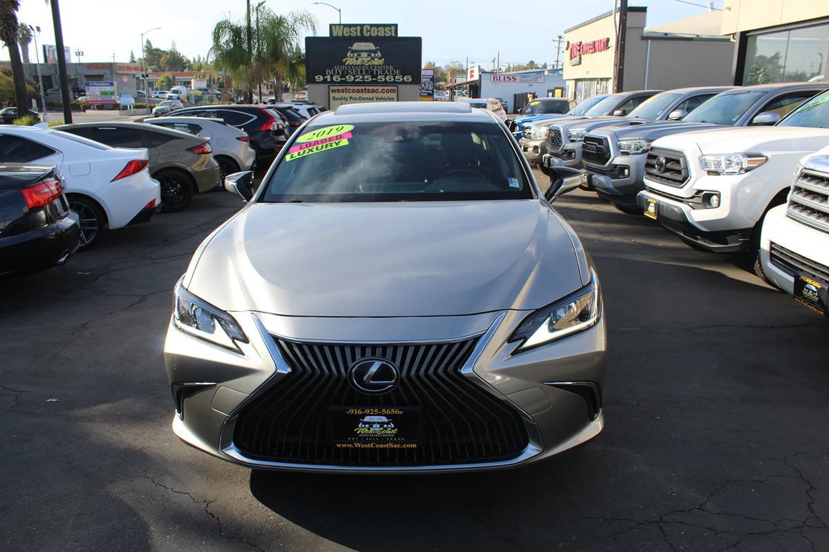 Used 2019 Lexus ES 300h w/ Premium Package FWD image 3