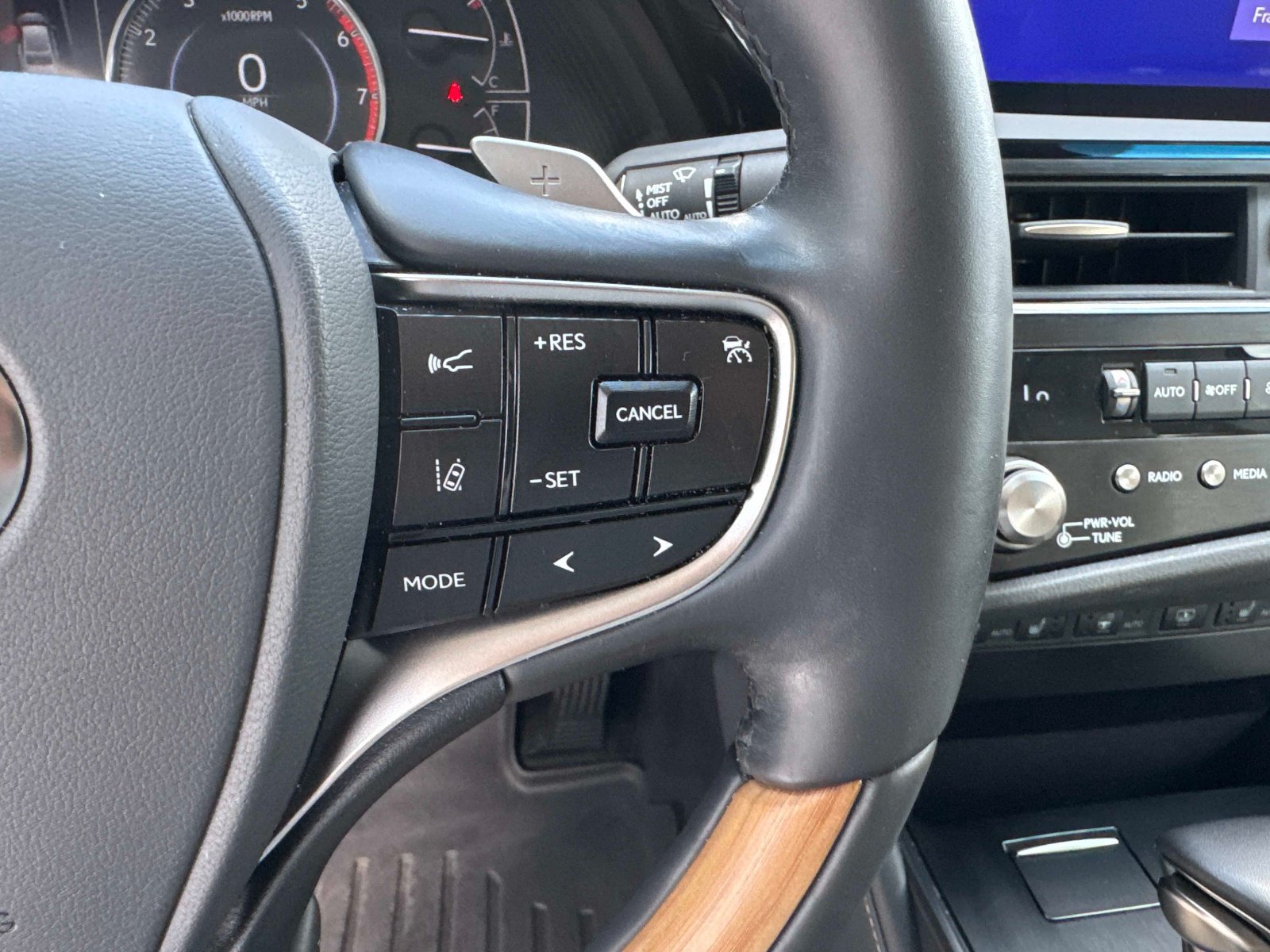 Certified 2025 Lexus ES 300h Ultra Luxury w/ Accessory Package (Z1) FWD image 28
