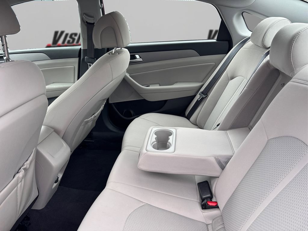 Used 2015 Hyundai Sonata SE w/ Option Group 09 FWD image 9