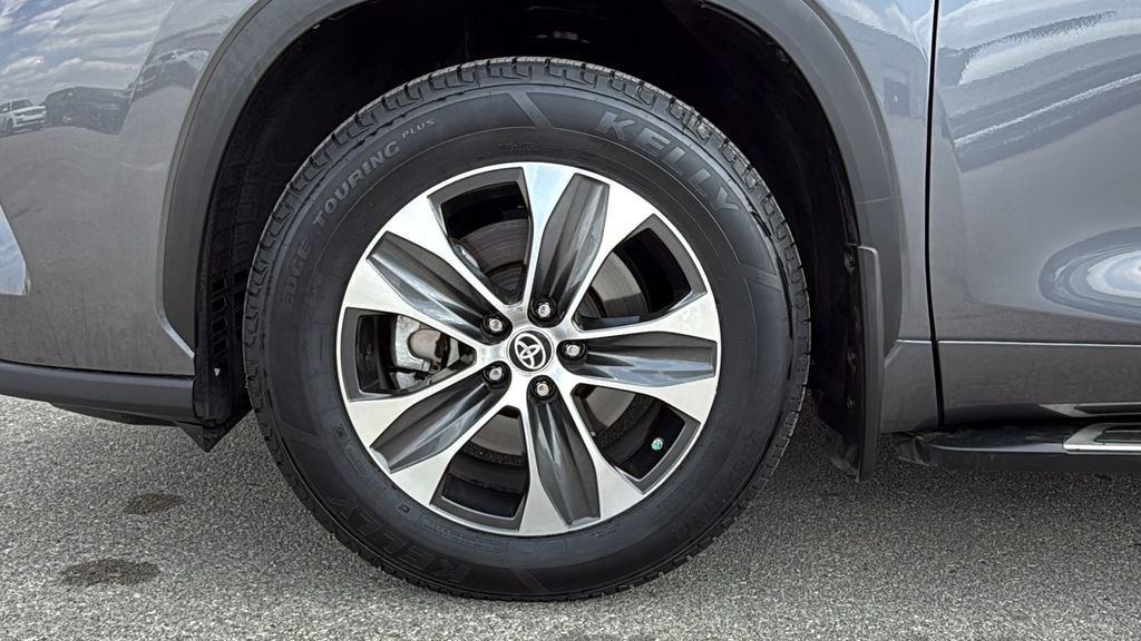 Used 2023 Toyota Highlander XLE image 31