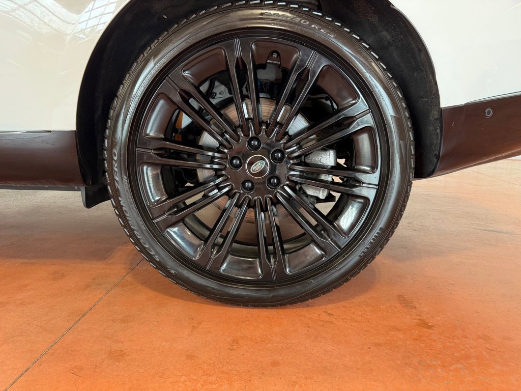 Used 2022 Land Rover Range Rover SE image 11