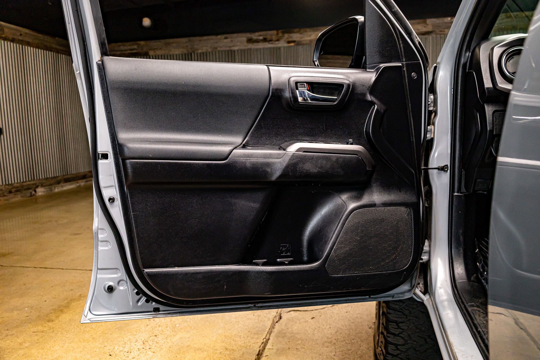 Used 2021 Toyota Tacoma TRD Sport w/ Technology Package image 29