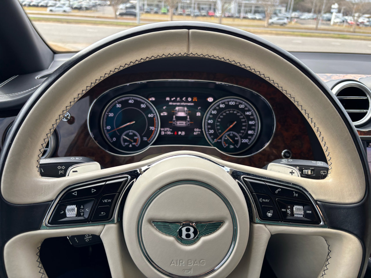 Used 2018 Bentley Bentayga Mulliner image 13