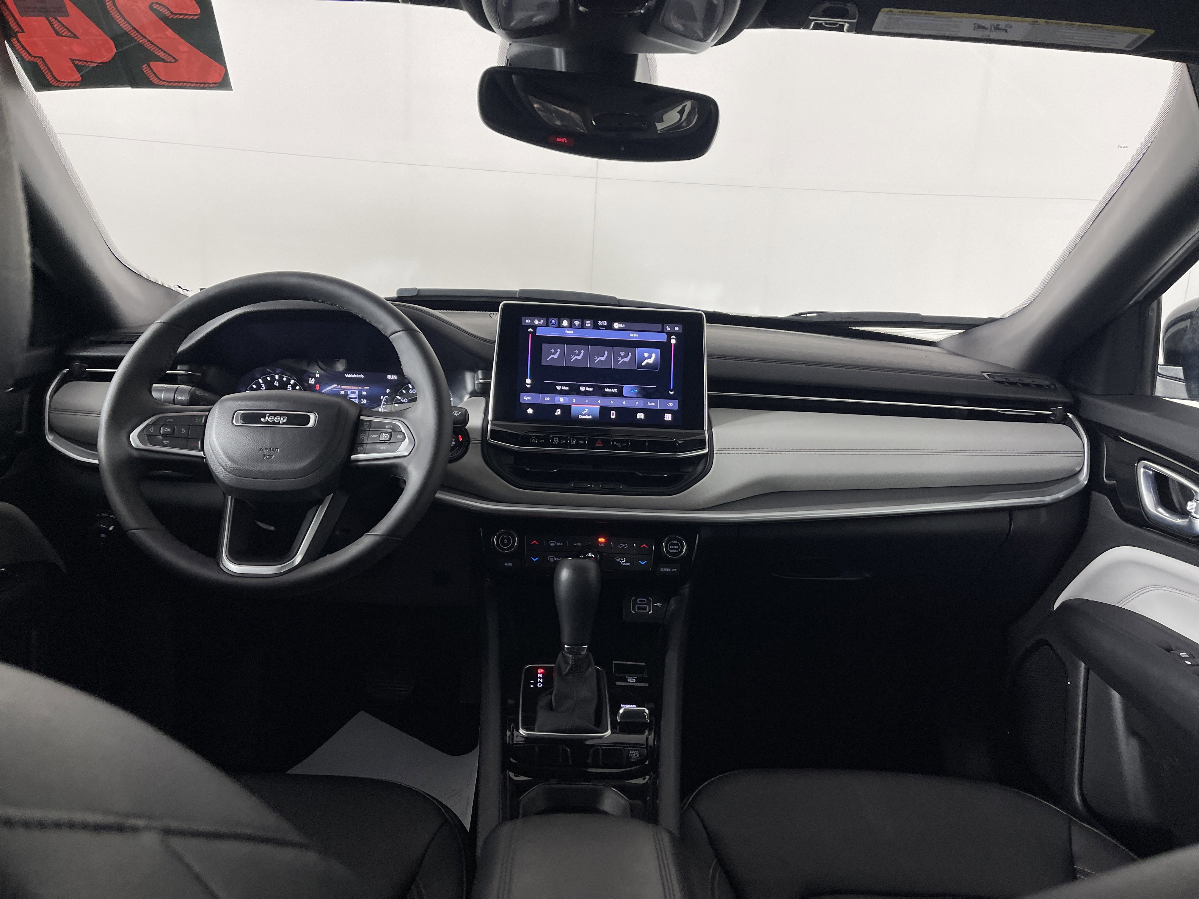 Used 2024 Jeep Compass Limited image 14