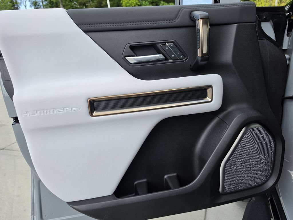 Used 2025 GMC Hummer EV 2X w/ LPO, Dark Essentials Package AWD/4WD image 16