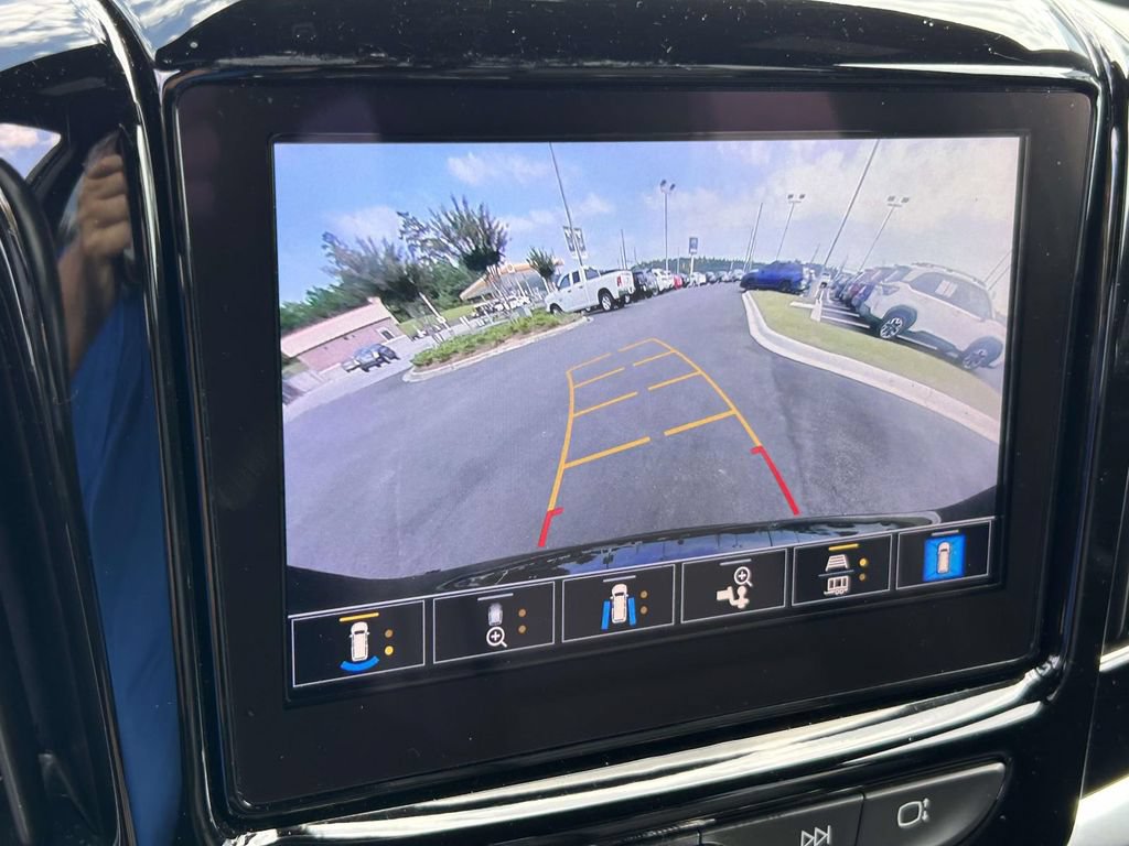 Used 2022 Chevrolet Traverse RS FWD image 19