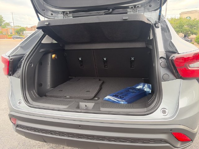 New 2026 Chevrolet Trax LT w/ Sunroof Package FWD image 30