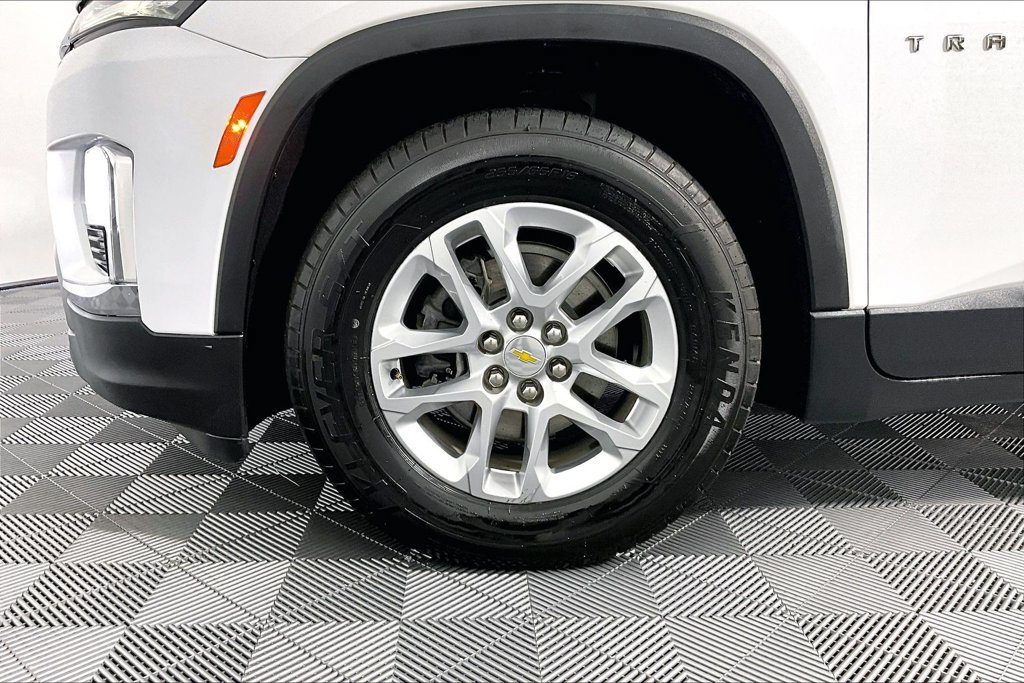 Used 2023 Chevrolet Traverse LS FWD image 8
