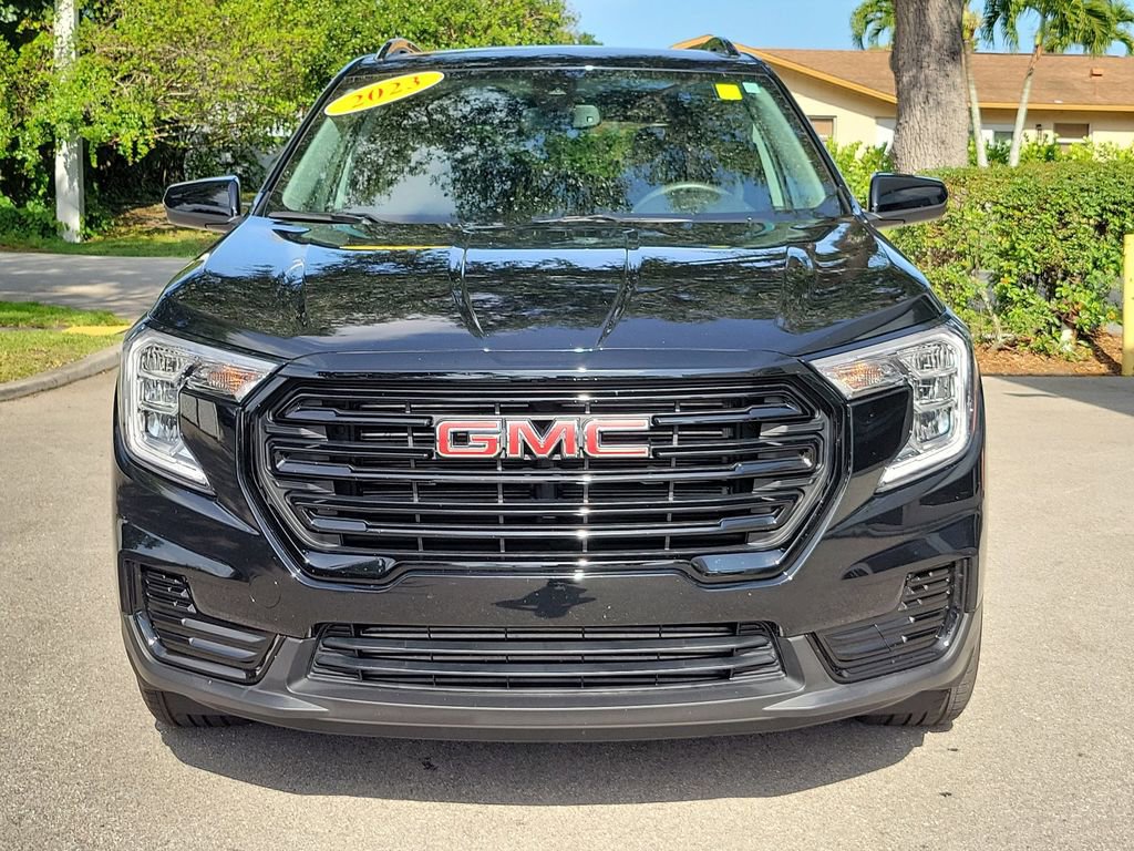 Used 2023 GMC Terrain SLE w/ Driver Convenience Package FWD image 8