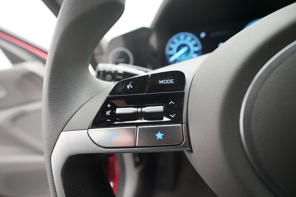 Used 2024 Hyundai Elantra Blue image 17