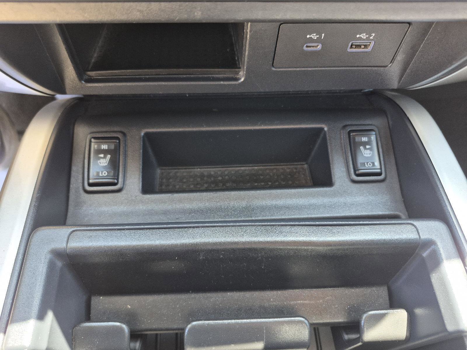 Used 2020 Nissan Titan SV w/ SV Convenience Package RWD image 9