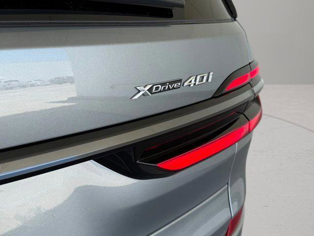 Used 2026 BMW X7 xDrive40i w/ M Sport Package image 9