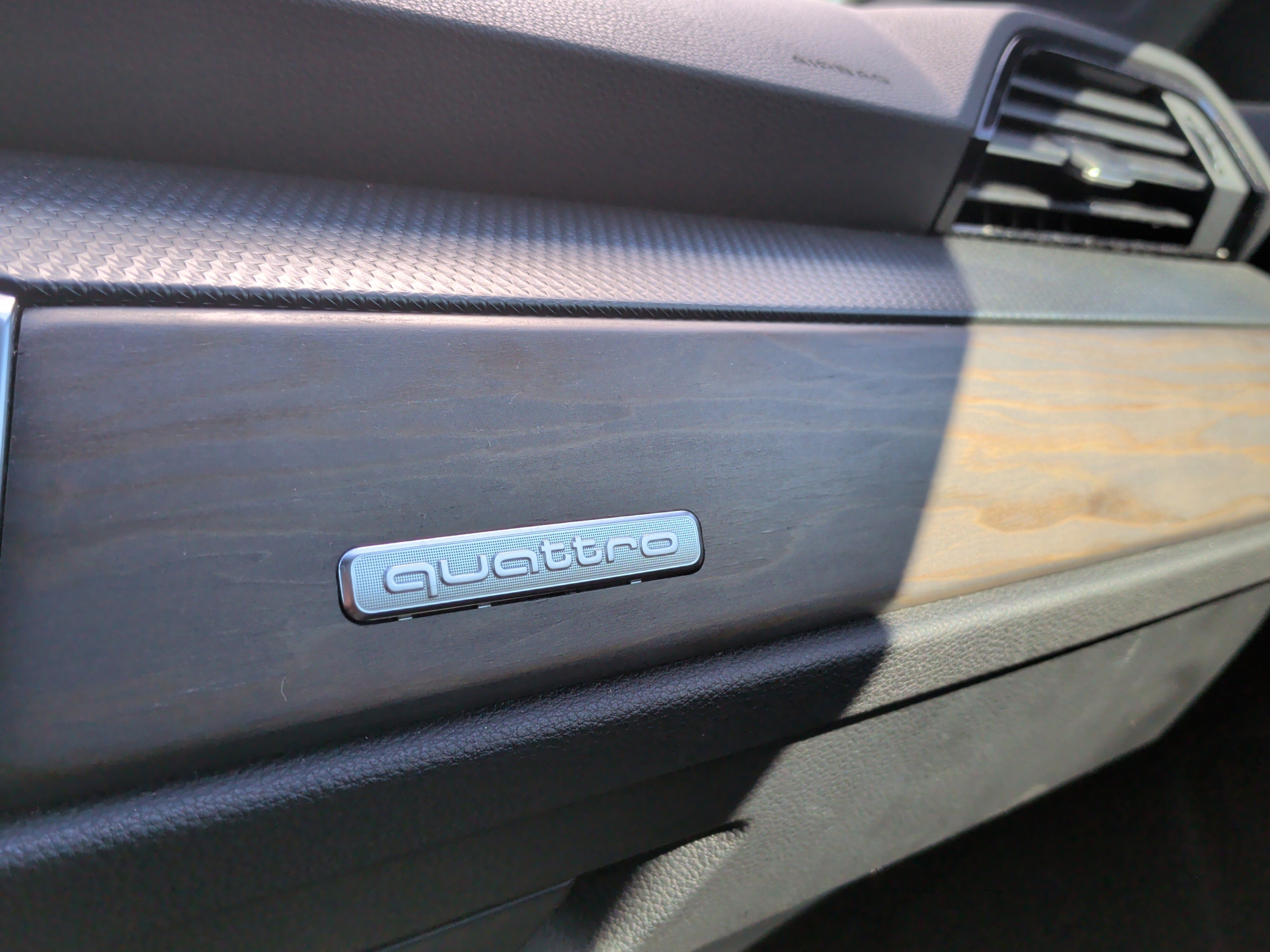 Used 2020 Audi Q3 2.0T Prestige w/ Prestige Package image 34