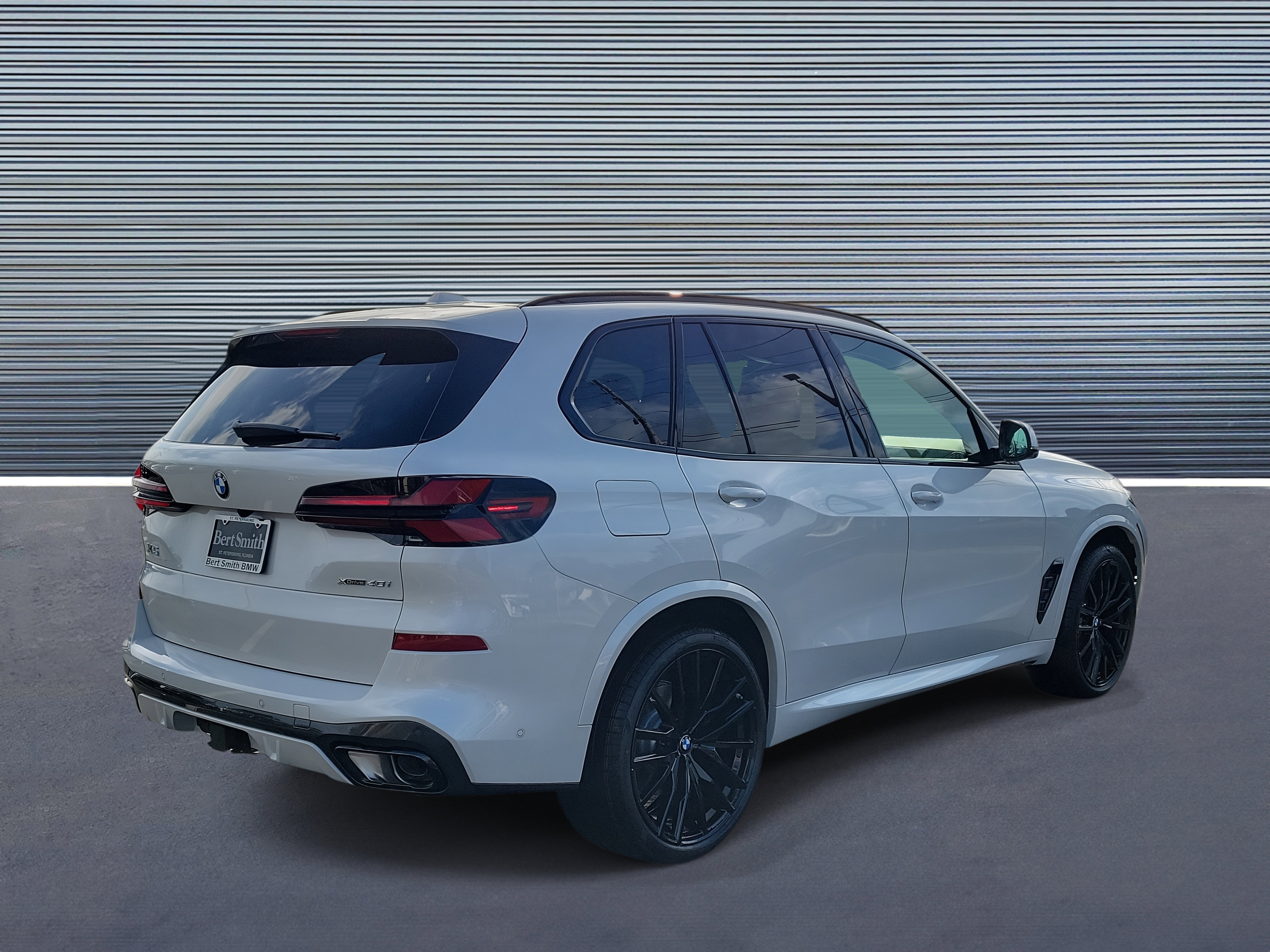 New 2026 BMW X5 xDrive40i w/ M Sport Package image 3