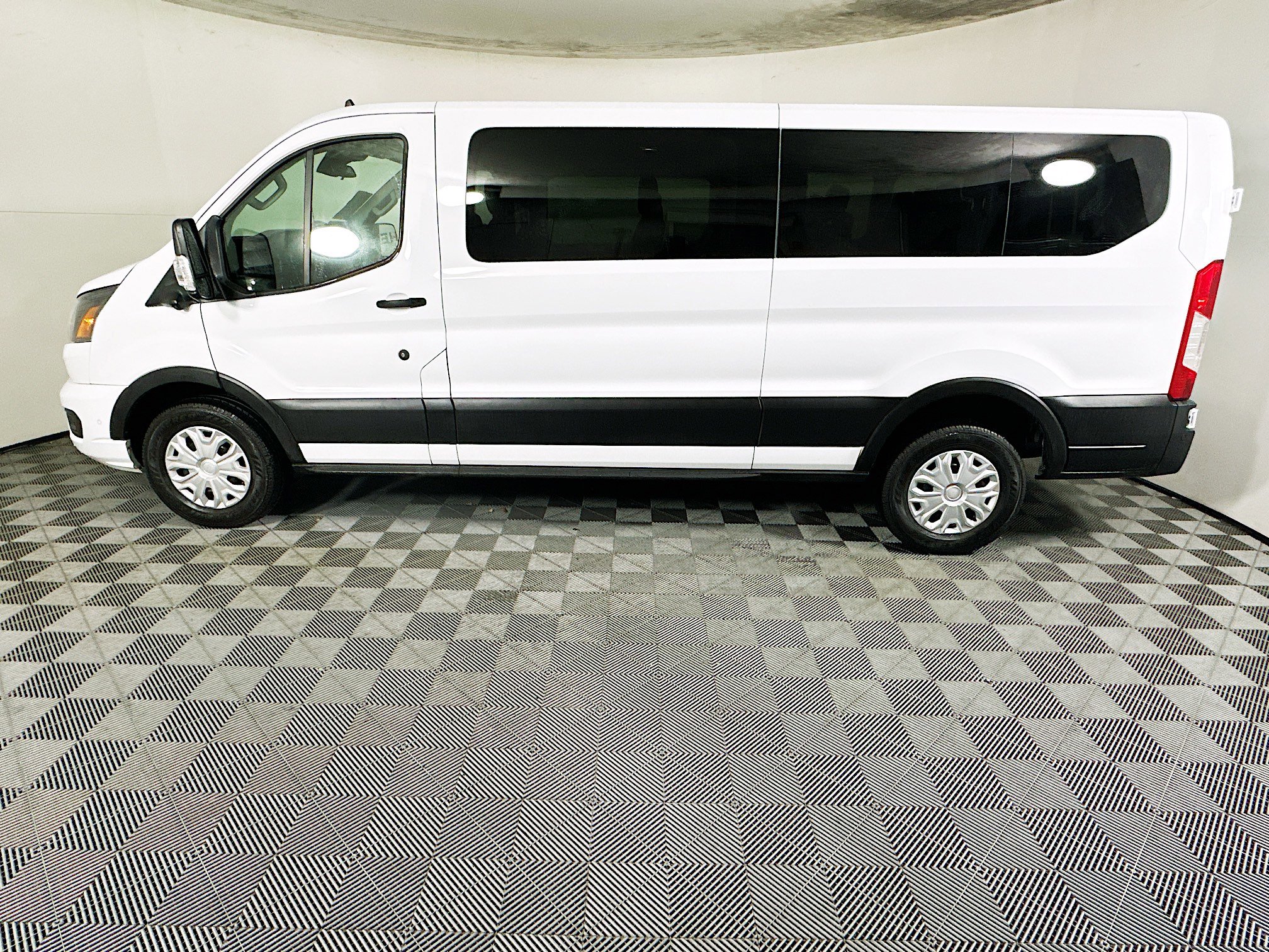 Used 2023 Ford Transit 350 XLT image 6
