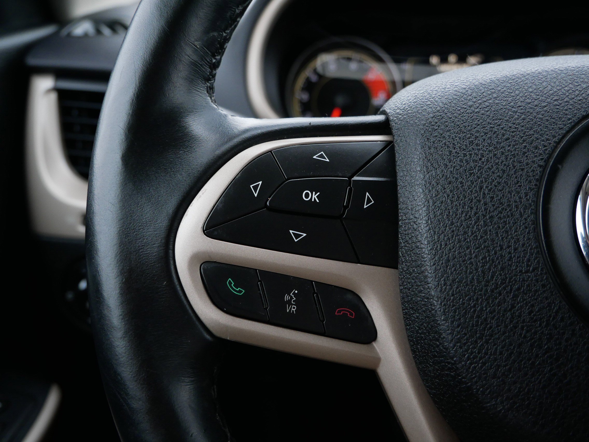 Used 2017 Jeep Cherokee Latitude image 28