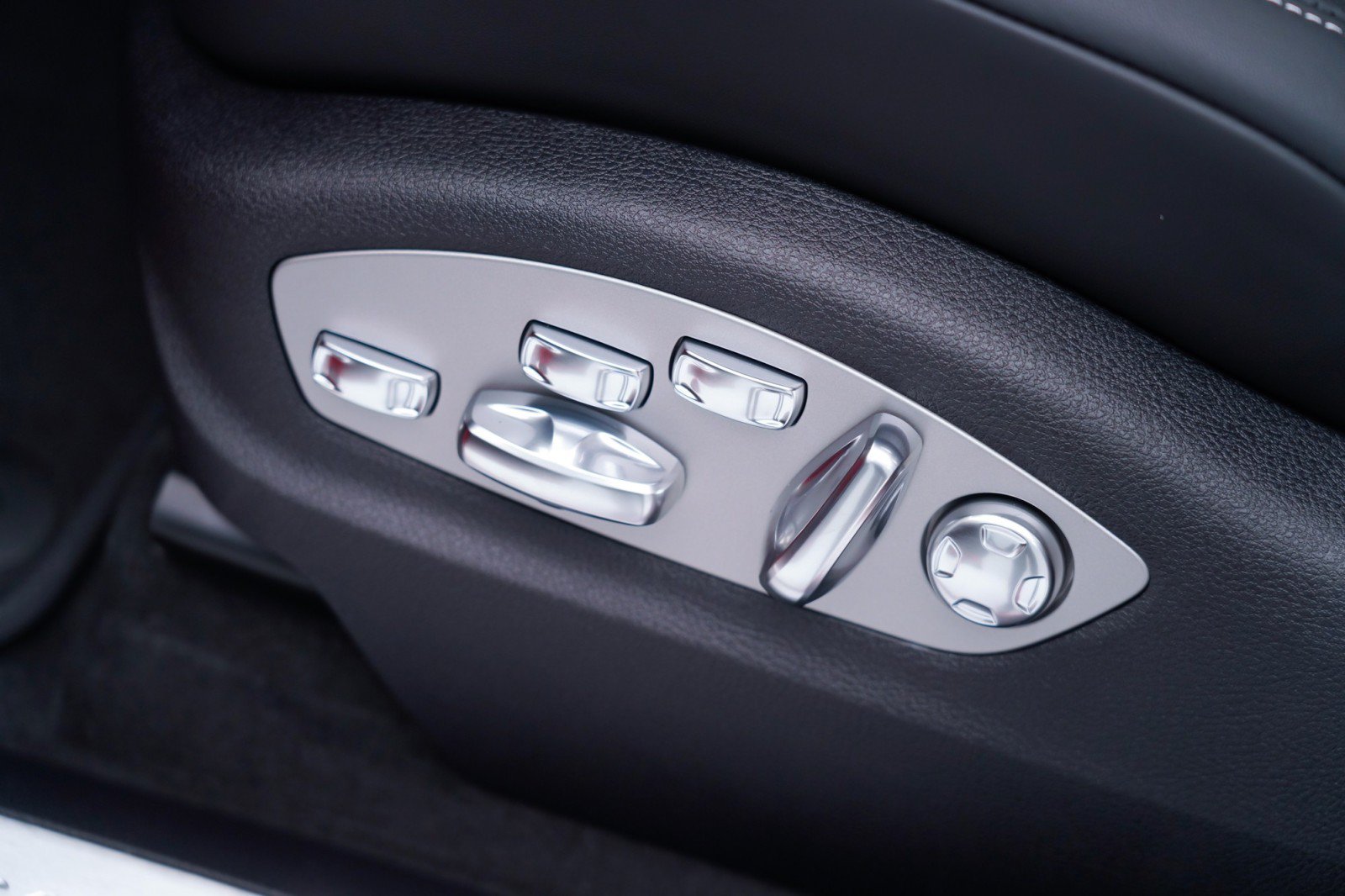 Certified 2023 Porsche Macan S AWD/4WD image 13