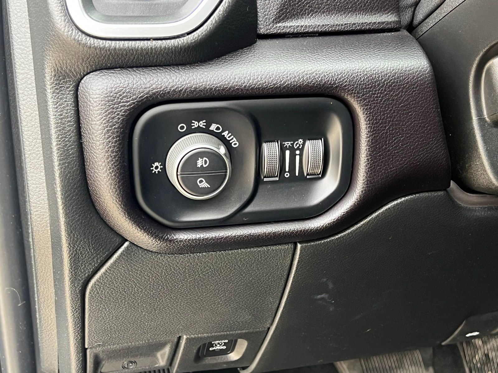 Used 2024 RAM 2500 Laramie AWD/4WD image 33