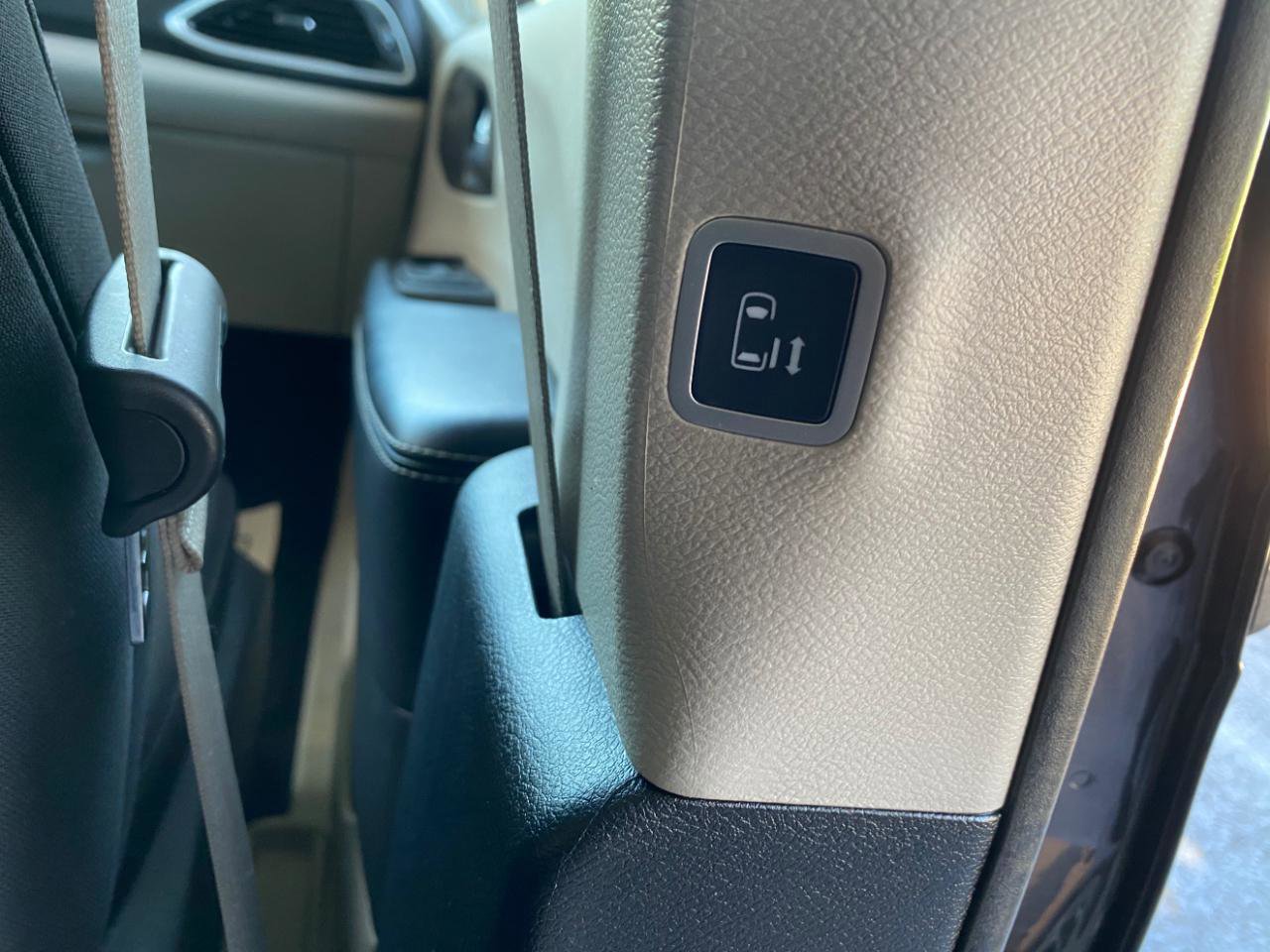 Used 2023 Chrysler Voyager LX FWD image 41