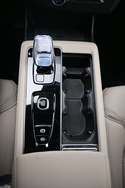 New 2026 Volvo XC90 B6 Plus w/ Protection Package Premier image 11