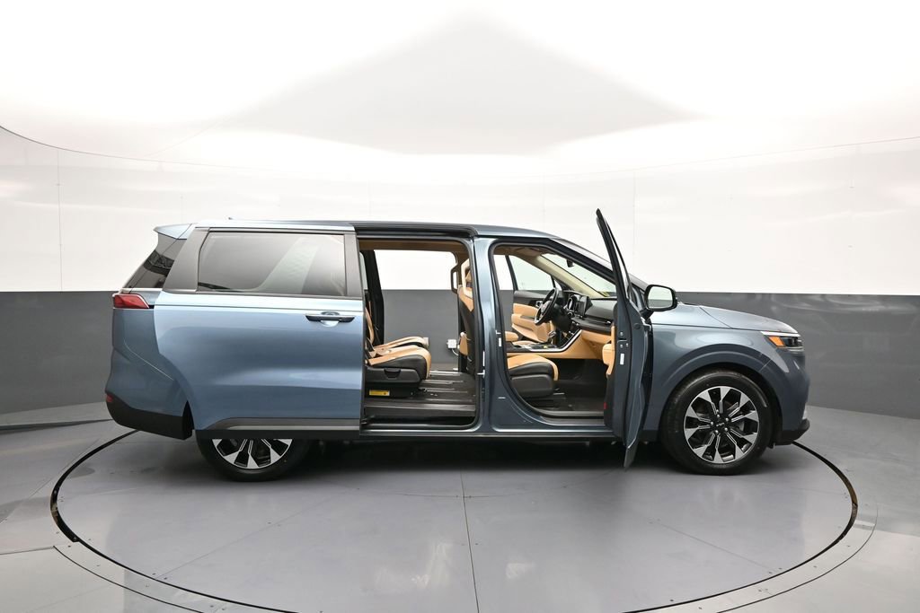 Used 2024 Kia Carnival EX FWD image 43
