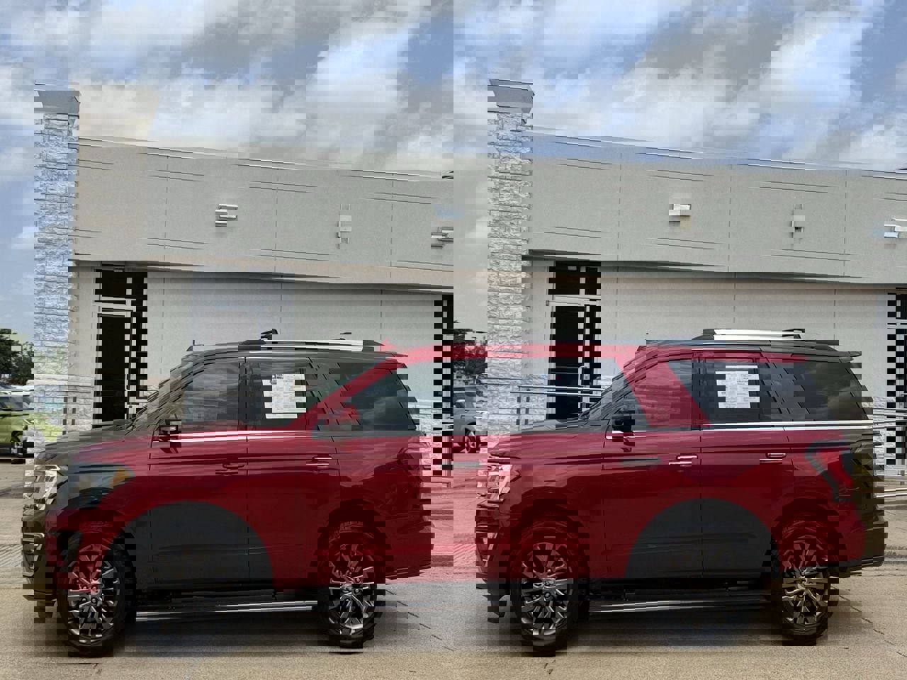 Certified 2020 Ford Expedition Limited w/ Equipment Group 301A image 3