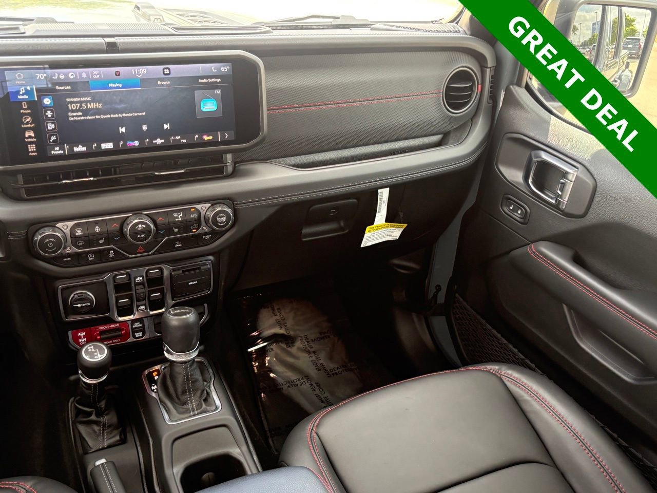 Used 2025 Jeep Gladiator Rubicon w/ Convenience Group AWD/4WD image 17