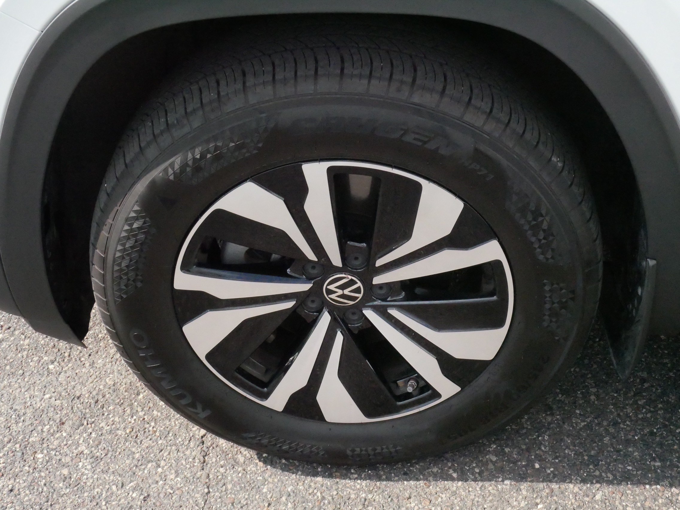 Certified 2024 Volkswagen Atlas Cross Sport SE AWD/4WD image 15