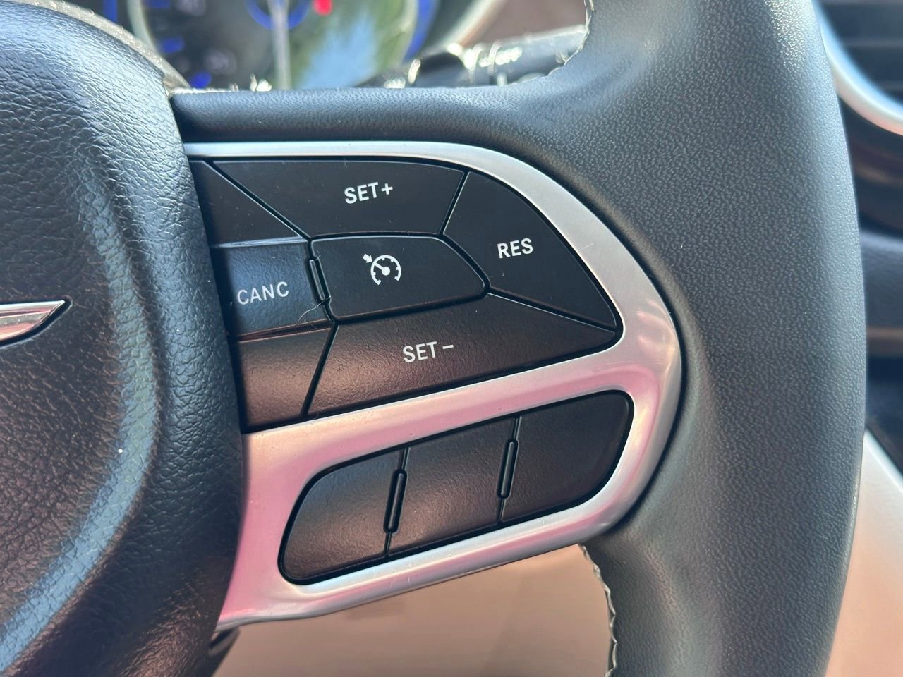 Used 2023 Chrysler Voyager LX FWD image 30