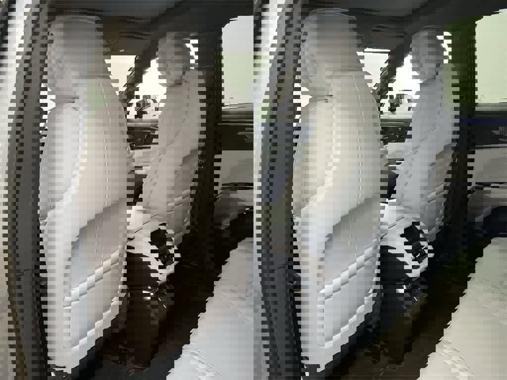 Certified 2025 Cadillac Lyriq Luxury image 16