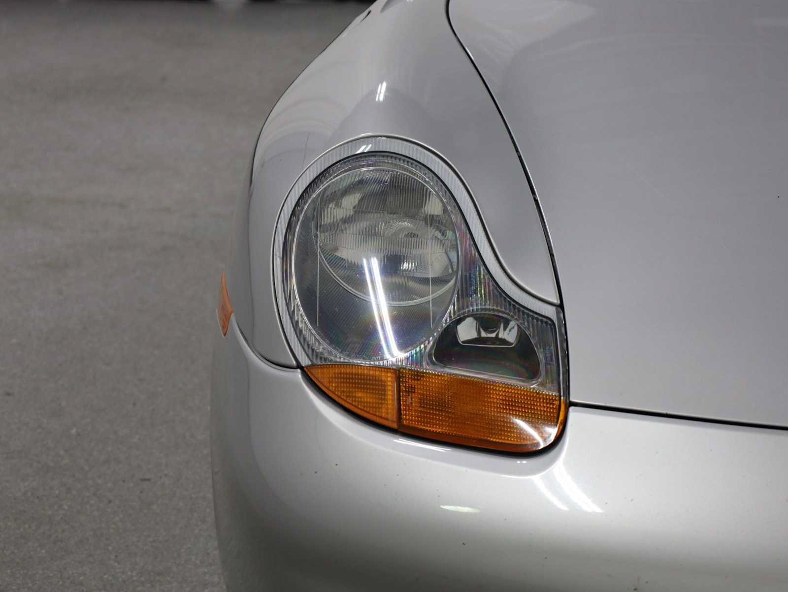 Used 2000 Porsche Boxster RWD image 15