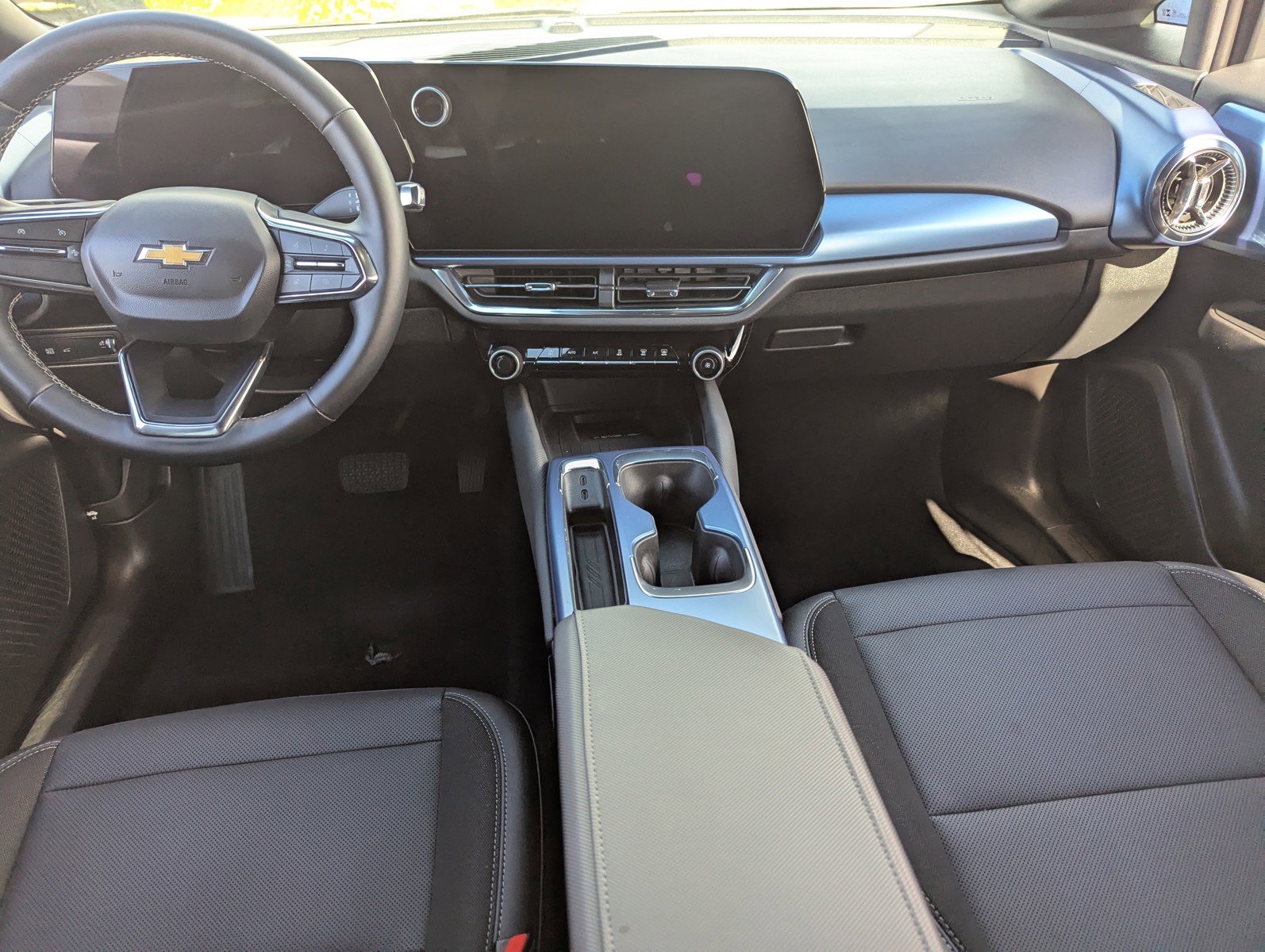 Certified 2025 Chevrolet Equinox EV LT w/ Convenience Package image 18