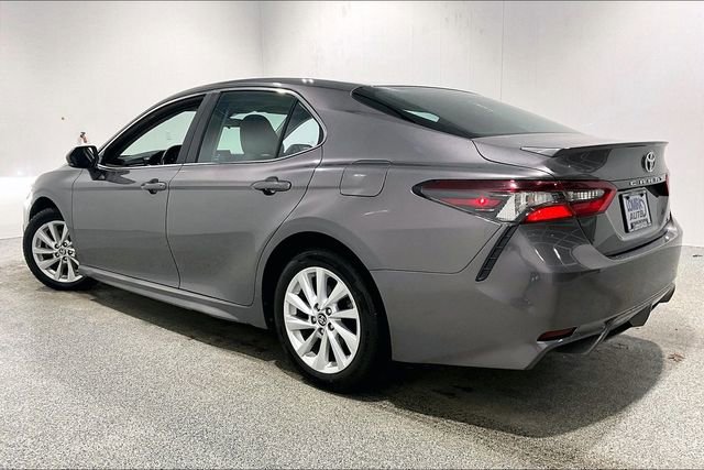 Used 2024 Toyota Camry SE image 4