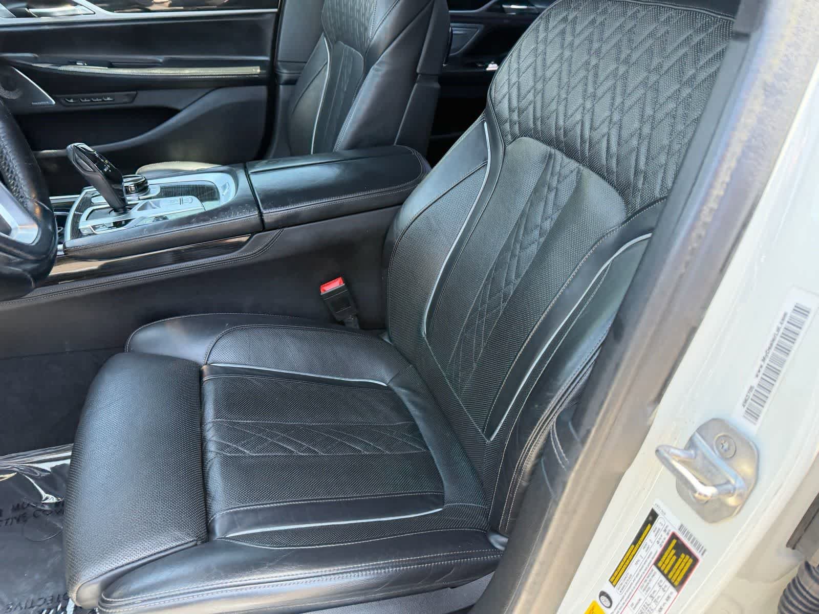 Used 2019 BMW 750i w/ Executive Package RWD image 23