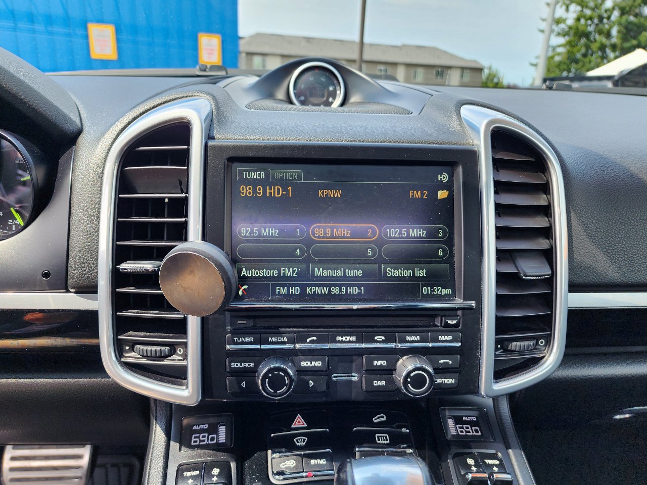 Used 2016 Porsche Cayenne S image 21