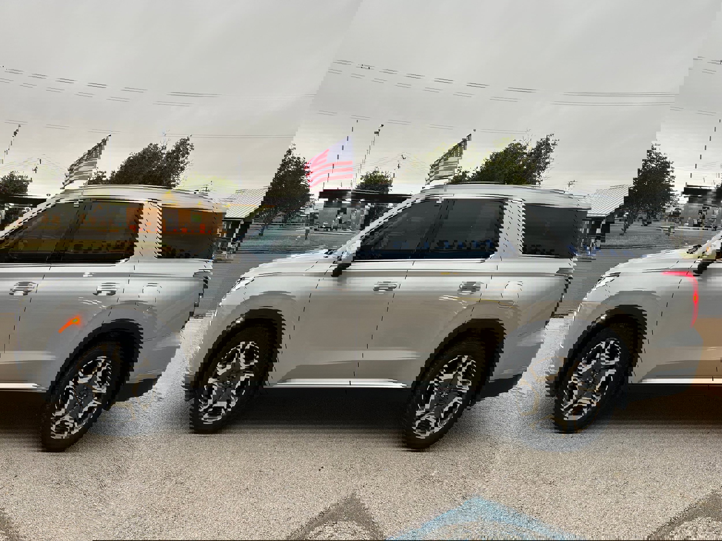 Used 2023 Hyundai Palisade SEL w/ Premium Package image 3