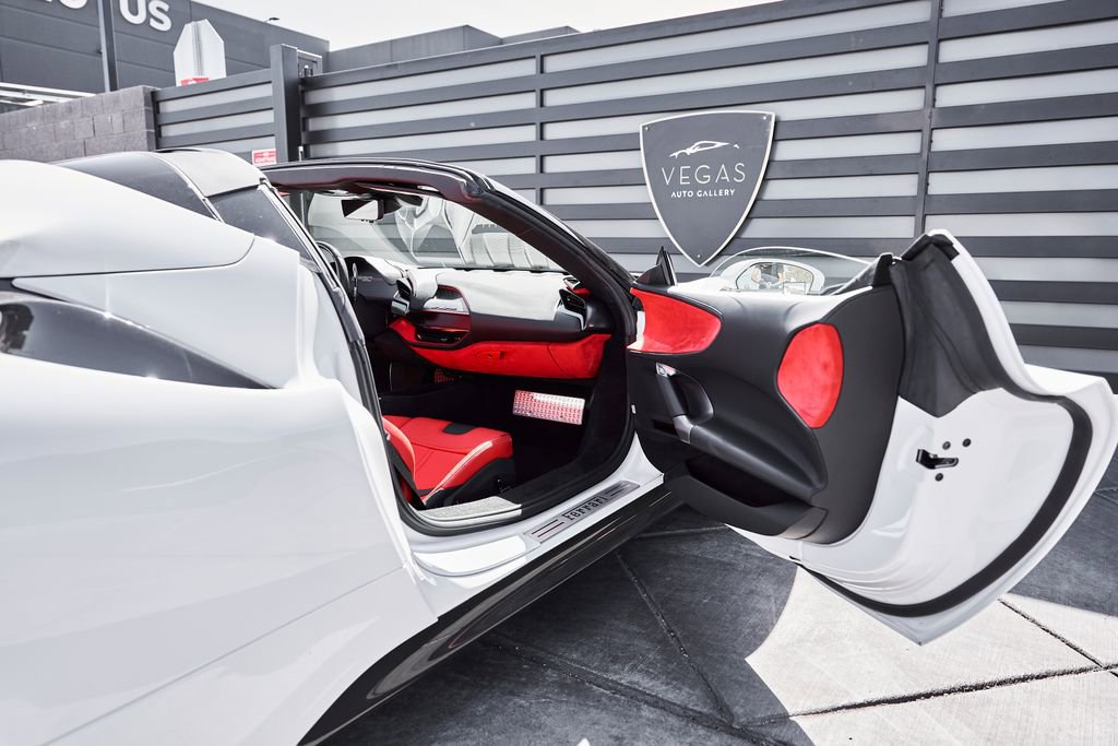 Used 2024 Ferrari SF90 Spider image 32