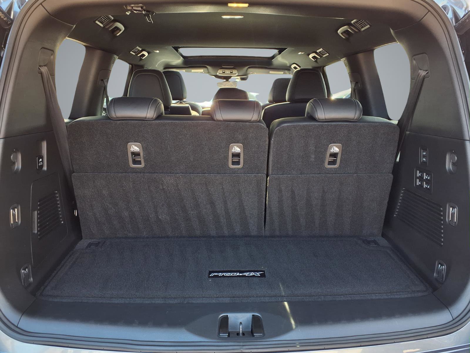 Used 2025 Nissan Armada PRO-4X w/ Pro-4X Premium Package image 13