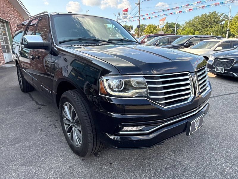 Used 2017 Lincoln Navigator L Select AWD/4WD image 3