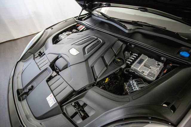 Used 2019 Porsche Cayenne S w/ Premium Plus Package image 48