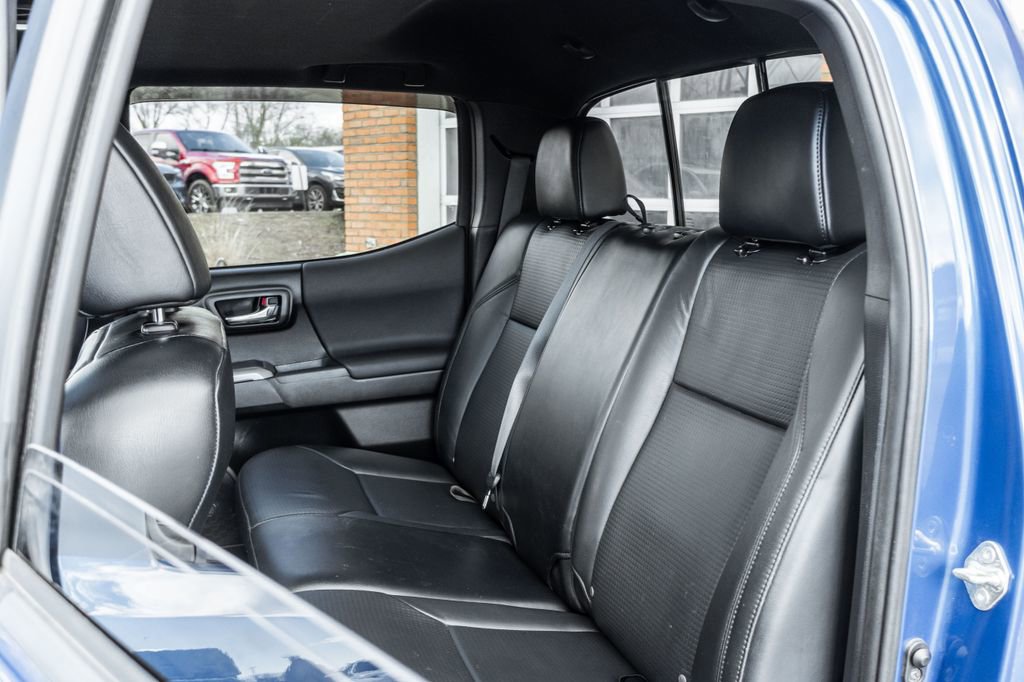 Used 2018 Toyota Tacoma TRD Off-Road image 28