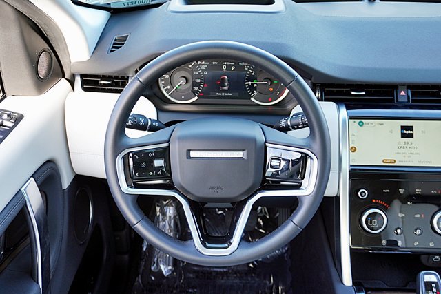 Used 2023 Land Rover Discovery Sport SE AWD/4WD image 32