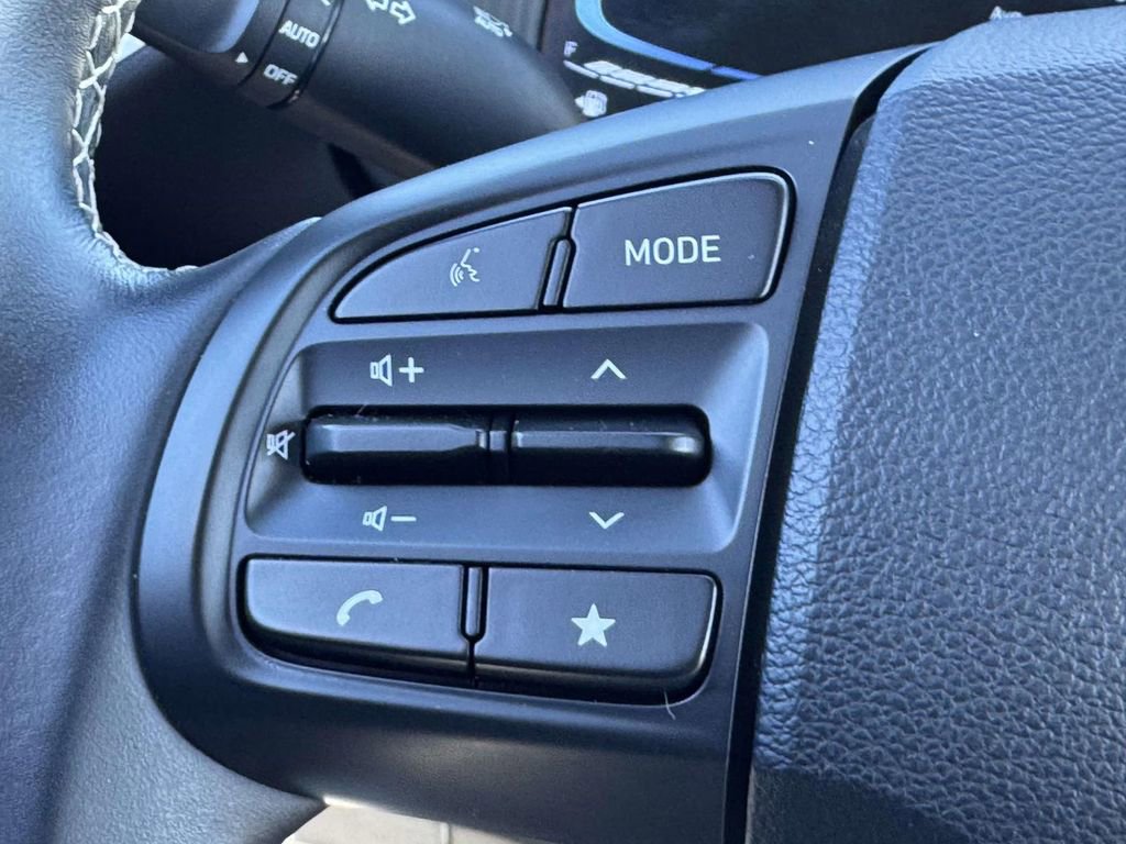 Certified 2024 Hyundai Venue Limited image 18