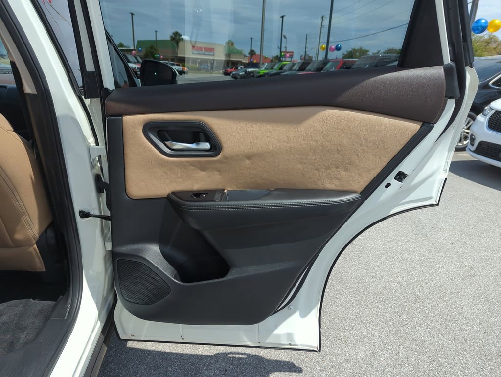 Used 2021 Nissan Rogue SV image 30