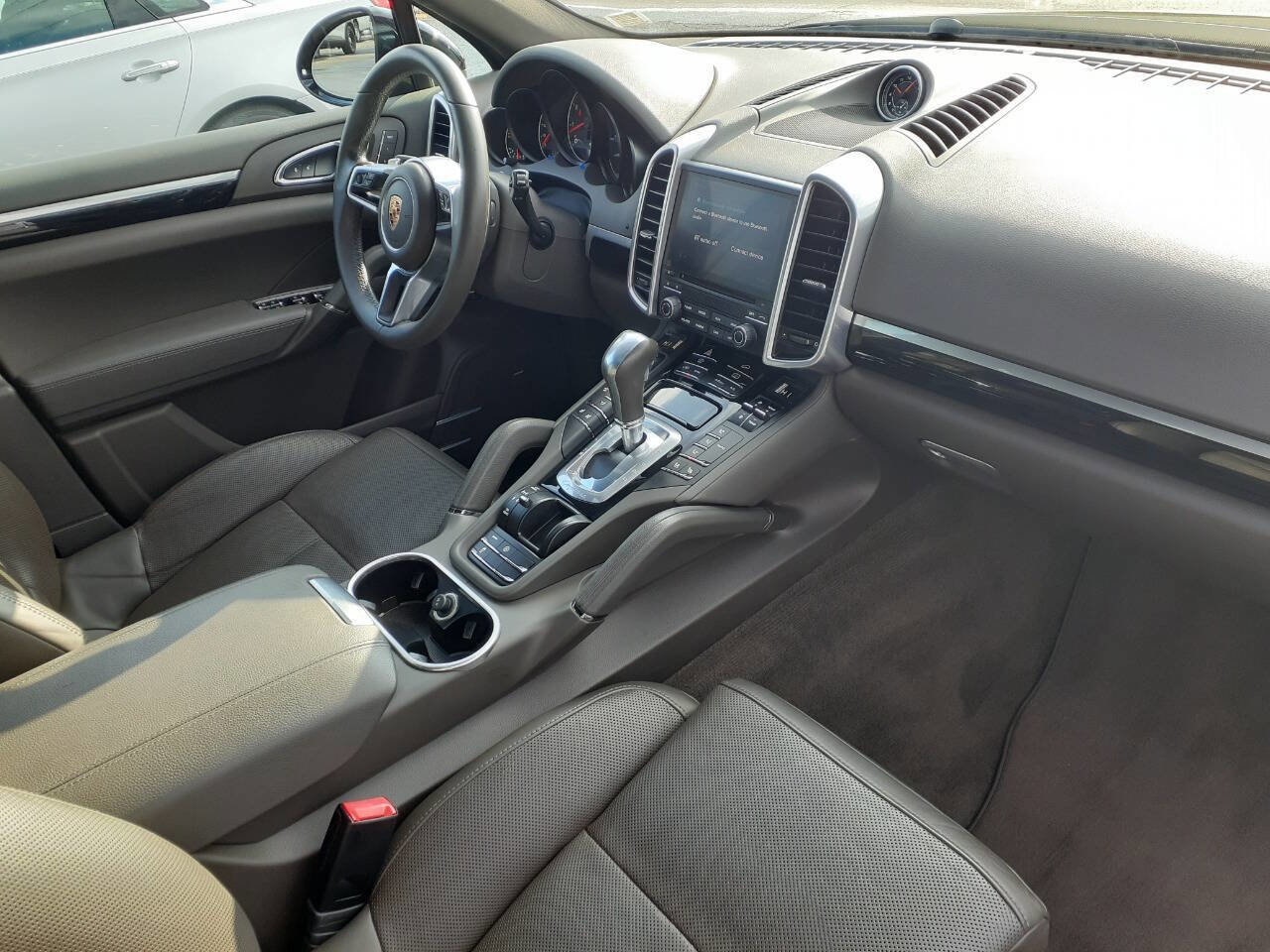 Used 2017 Porsche Cayenne Platinum Edition image 18