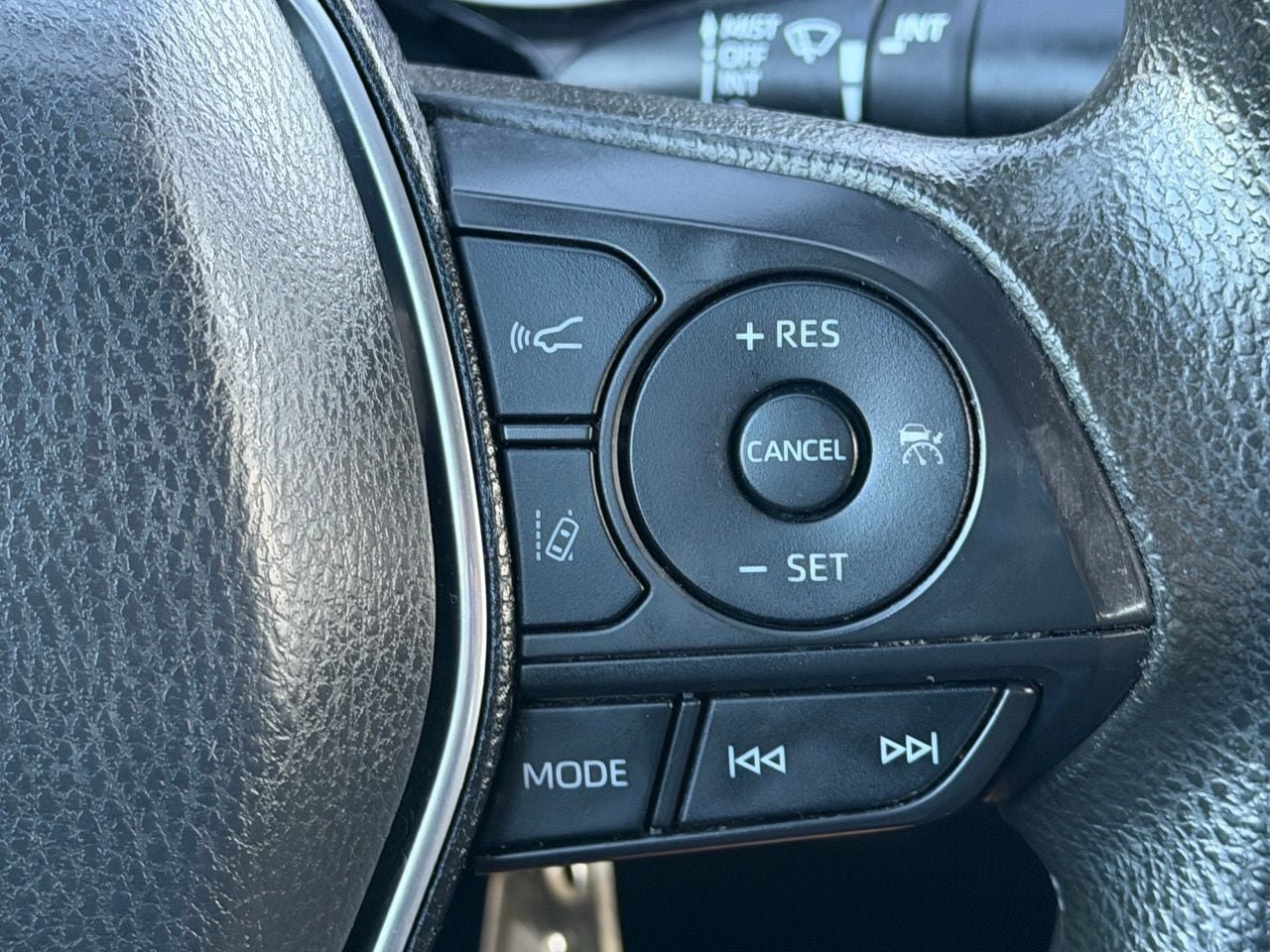 Used 2020 Toyota Camry LE AWD/4WD image 17